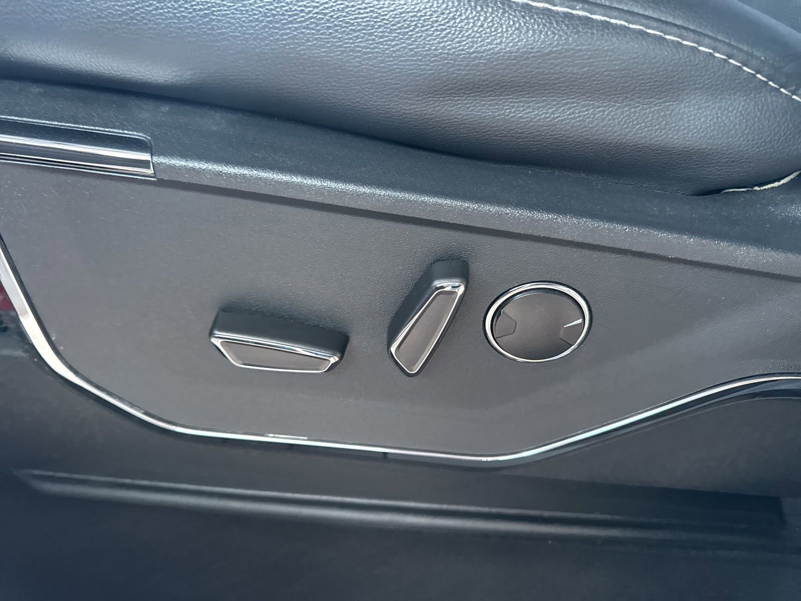 Certified 2023 Ford F150 Lariat w/ Equipment Group 502A High image 28