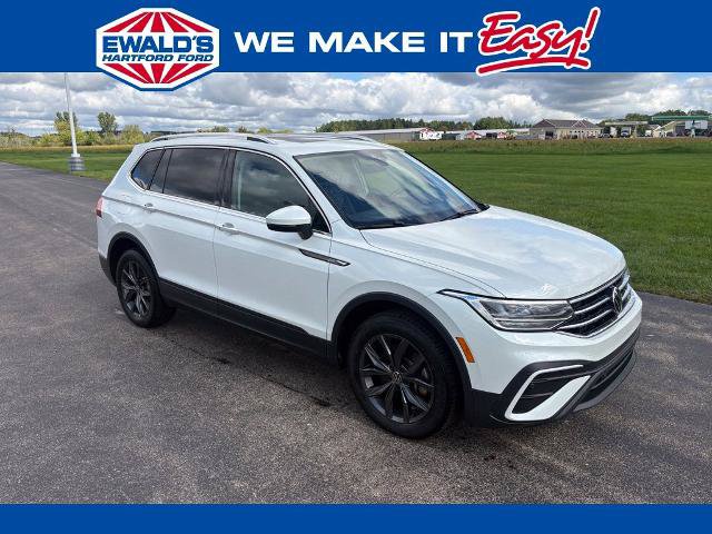 Used 2023 Volkswagen Tiguan SE w/ Panoramic Sunroof Package FWD image 1