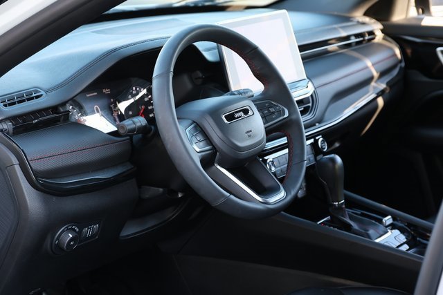 Used 2023 Jeep Compass Trailhawk w/ Trailhawk Convenience Group image 12