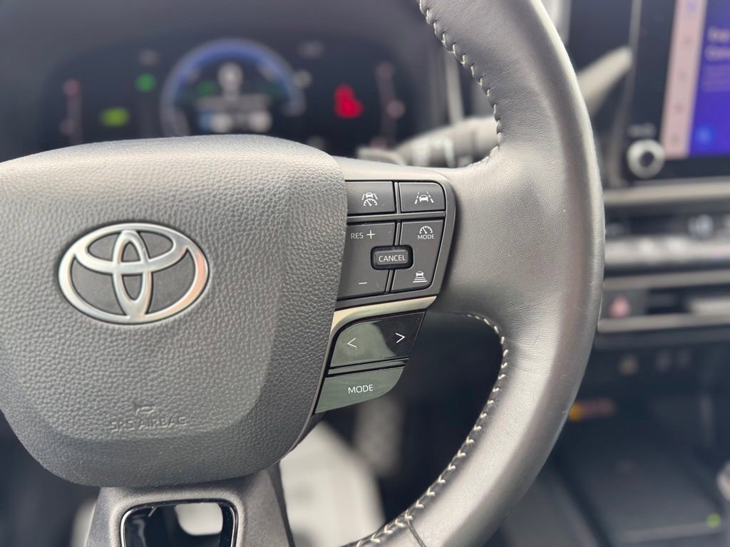 Used 2025 Toyota Camry SE FWD image 17