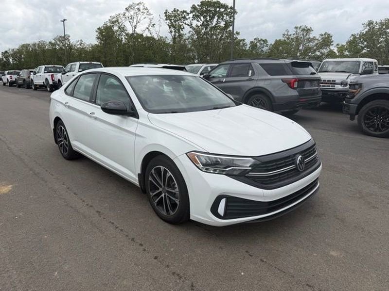 Used 2024 Volkswagen Jetta Sport FWD image 4