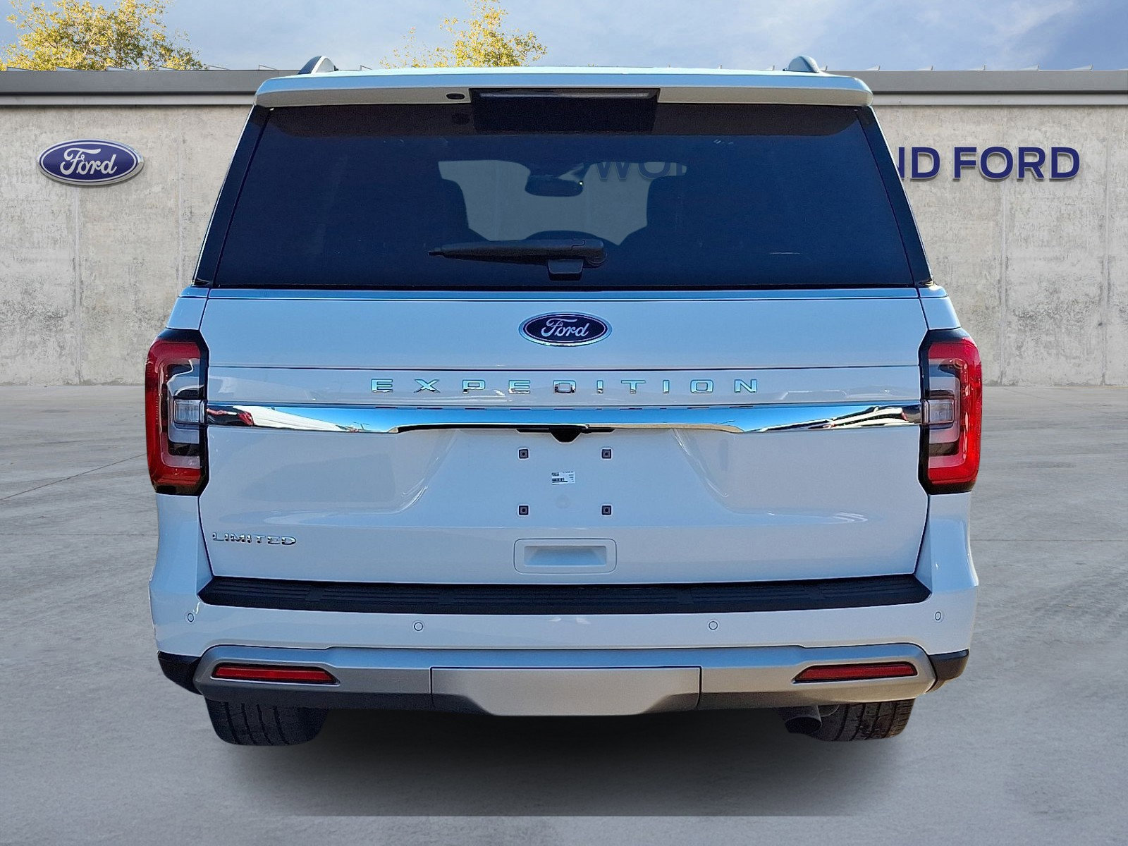 Certified 2023 Ford Expedition Limited image 3