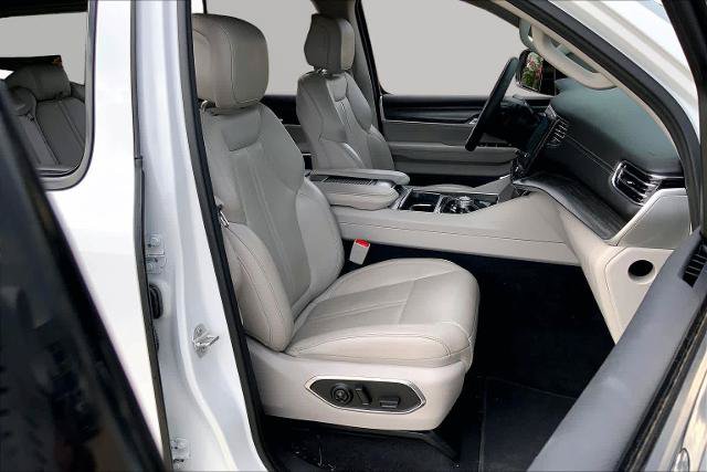 Used 2024 Jeep Wagoneer Series II w/ Flexible Seating Group AWD/4WD image 9