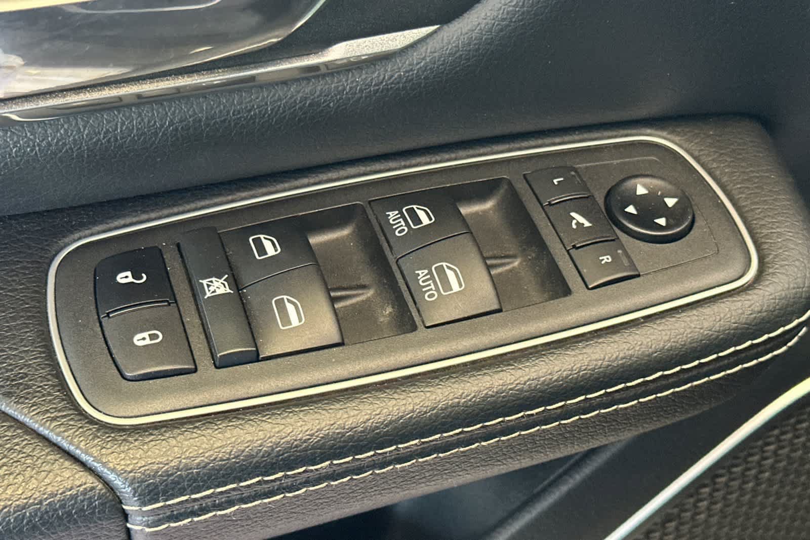 Used 2022 RAM 1500 Laramie AWD/4WD image 14
