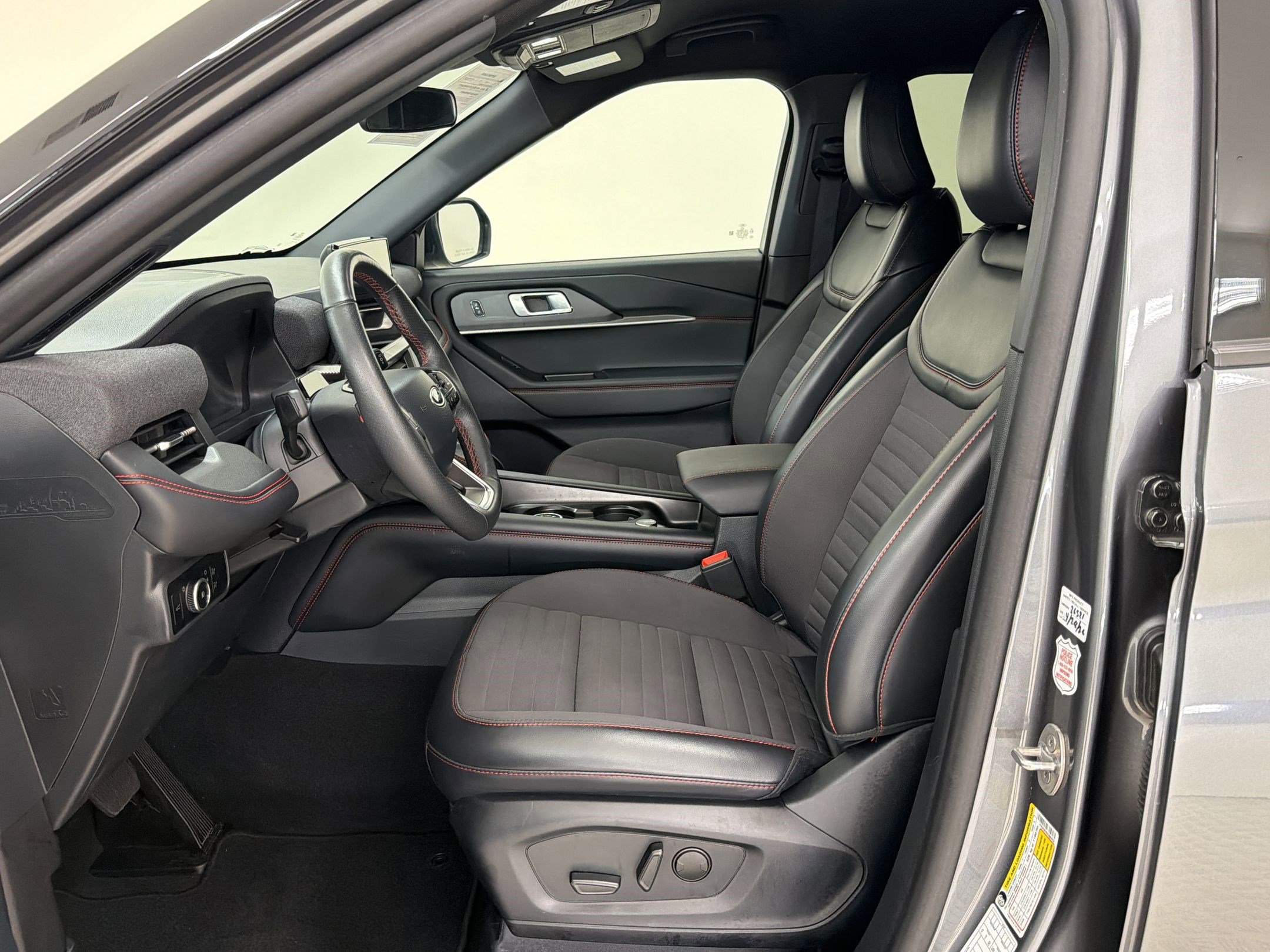 Certified 2025 Ford Explorer ST-Line w/ ST-Line Street Pack AWD/4WD image 5