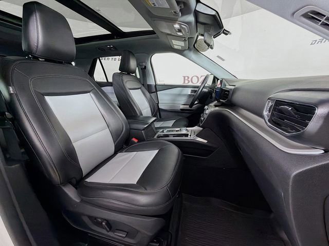 Certified 2022 Ford Explorer XLT w/ Equipment Group 202A image 35