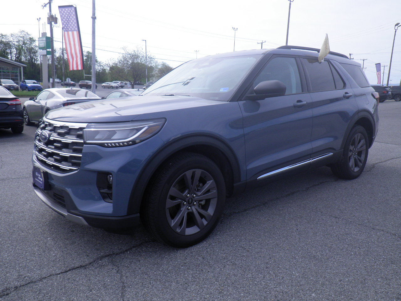 Certified 2025 Ford Explorer Active w/ Active Comfort Package AWD/4WD image 3