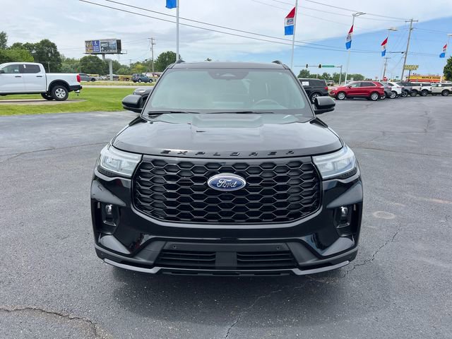 Certified 2025 Ford Explorer ST-Line AWD/4WD image 2