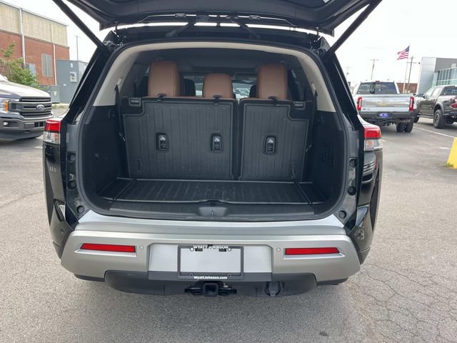 Used 2024 Nissan Pathfinder Platinum w/ Cargo Package image 12