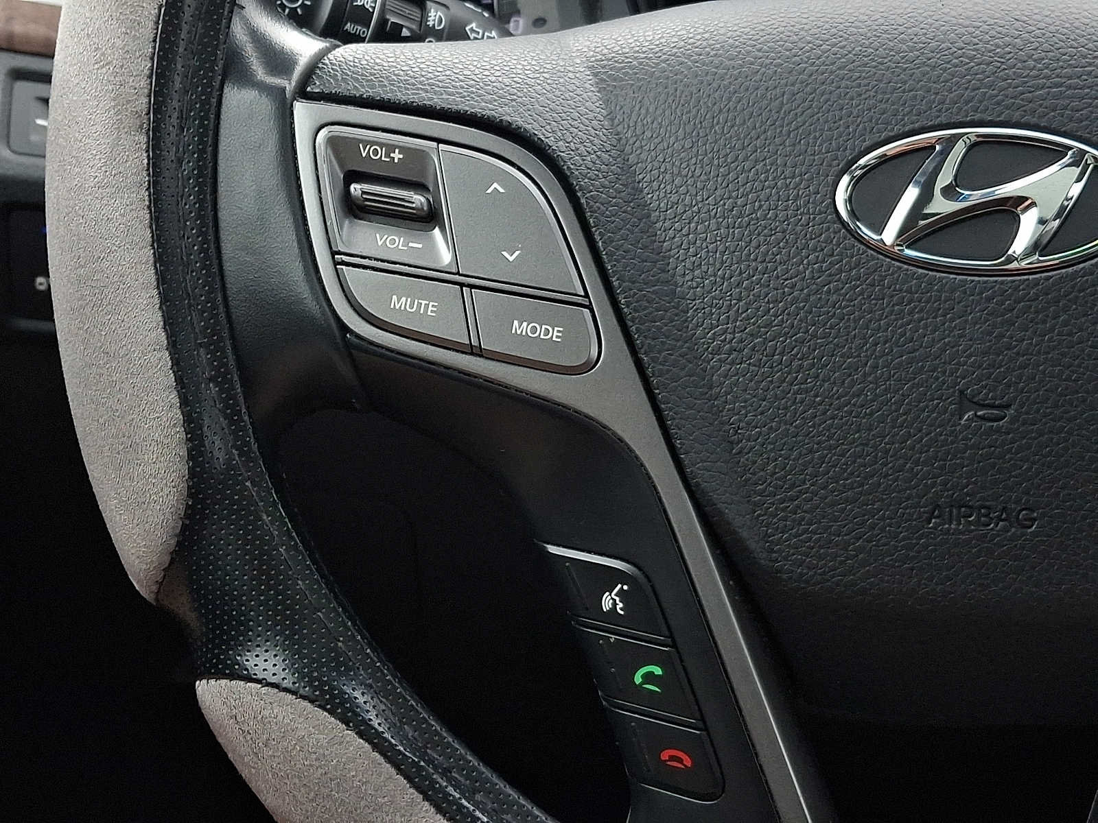 Used 2017 Hyundai Santa Fe Limited AWD/4WD image 31