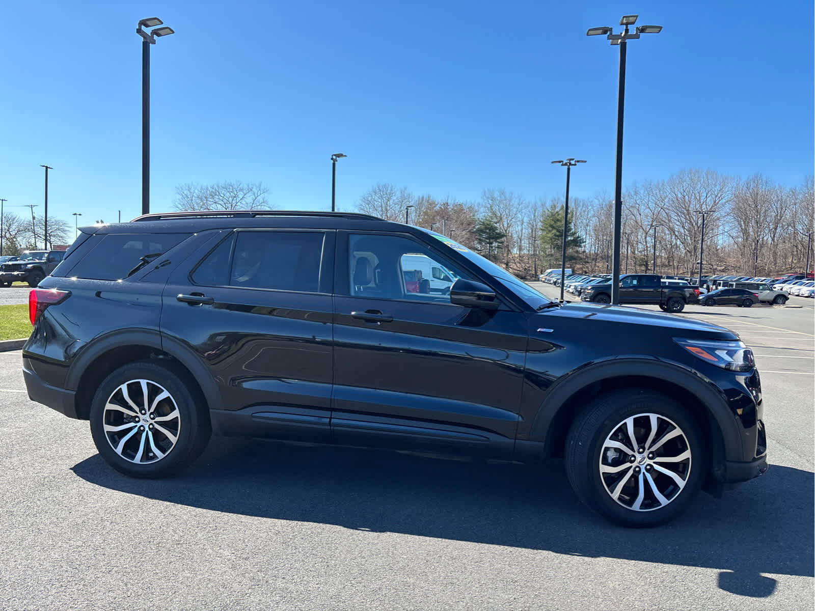 Certified 2025 Ford Explorer ST-Line image 6