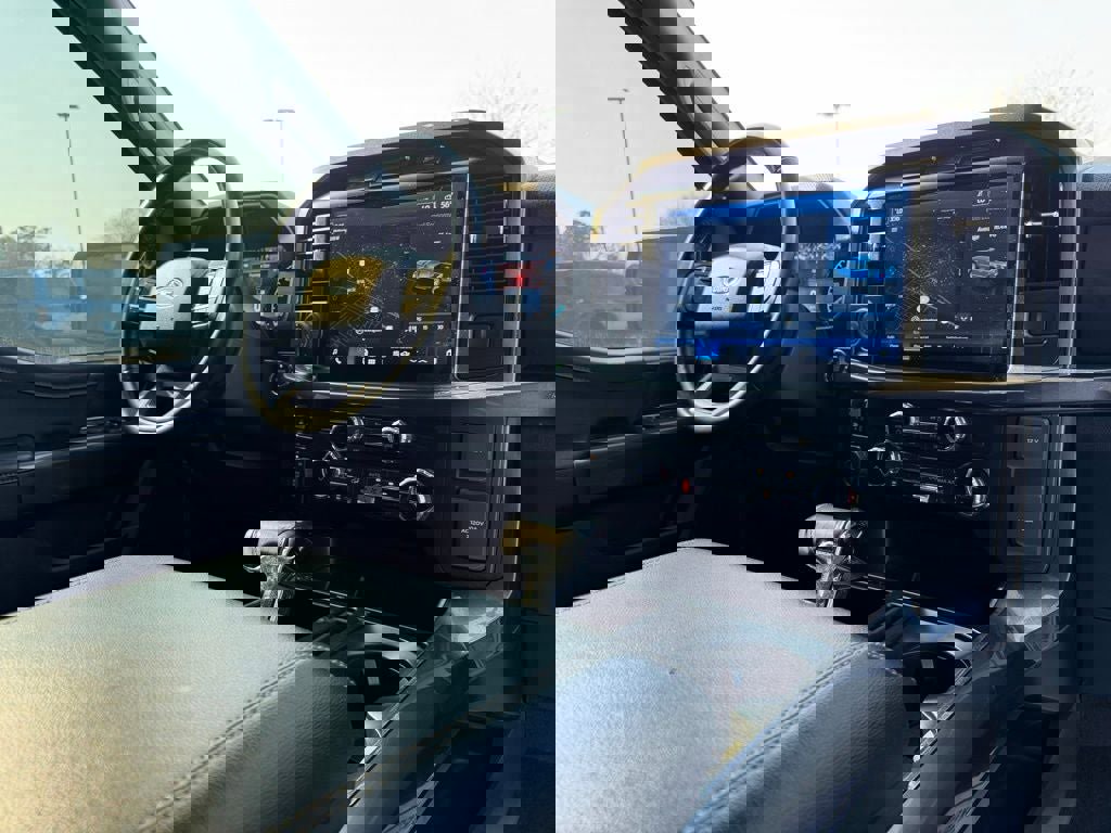 Certified 2022 Ford F150 Lariat w/ Equipment Group 502A High image 18