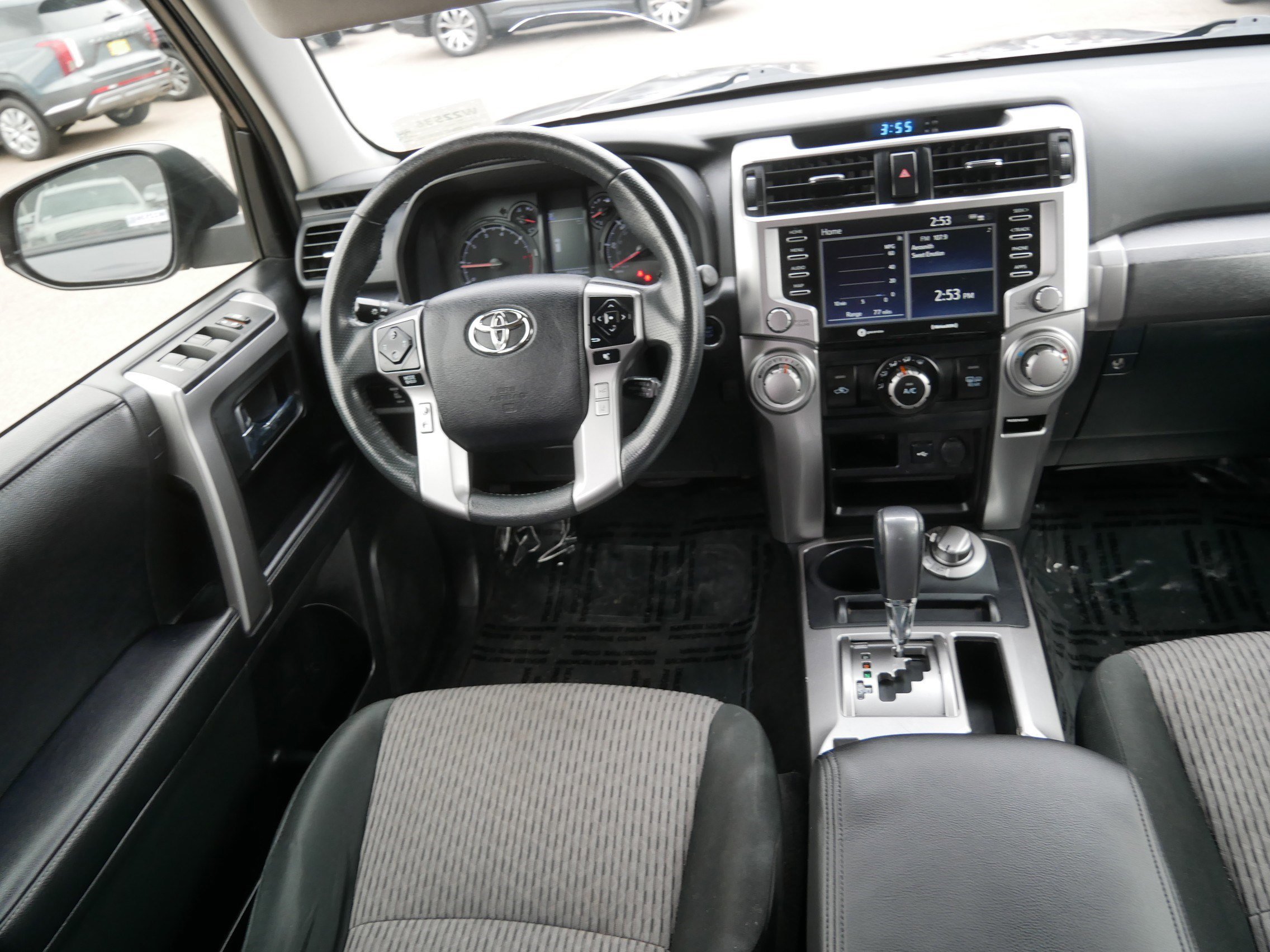 Used 2022 Toyota 4Runner SR5 AWD/4WD image 9