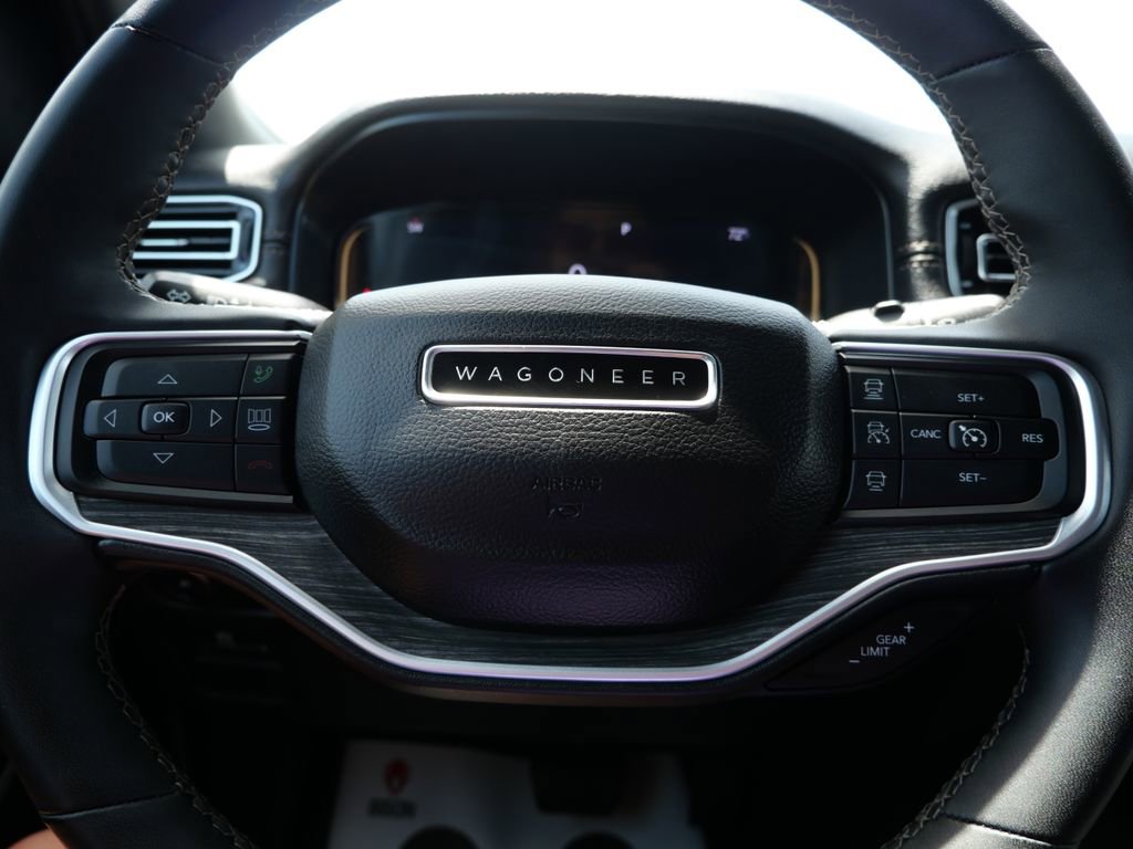 Used 2024 Jeep Wagoneer L Series II w/ Flexible Seating Group image 24