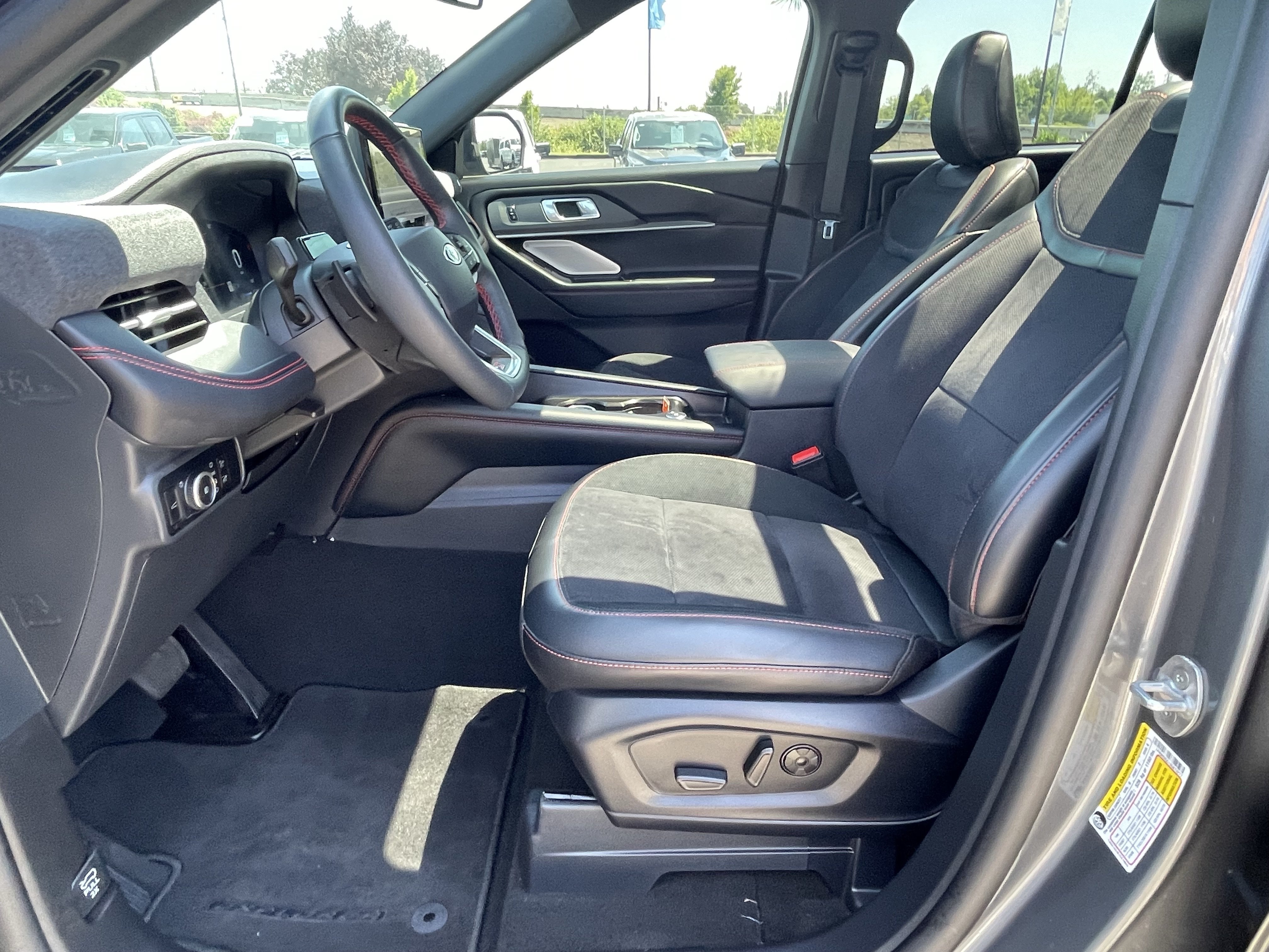 Certified 2025 Ford Explorer ST w/ Sun And Sound Package AWD/4WD image 8