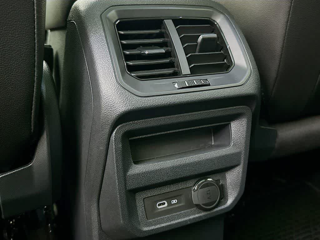 Used 2023 Volkswagen Tiguan SE R-Line FWD image 13