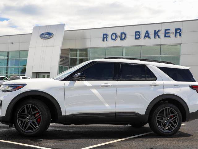Certified 2025 Ford Explorer ST-Line w/ ST-Line Street Pack AWD/4WD image 3