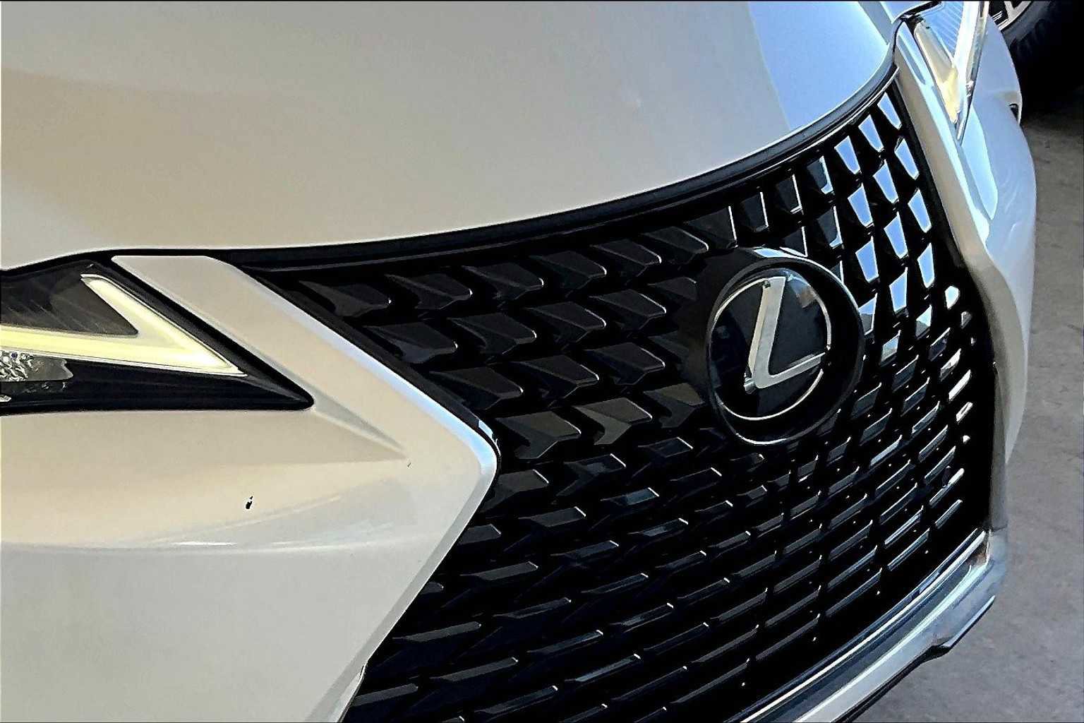 Used 2022 Lexus UX 200 w/ Premium Package image 29