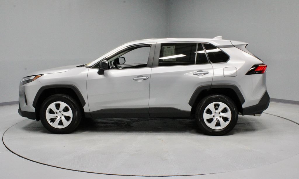 Used 2025 Toyota RAV4 LE AWD/4WD image 8