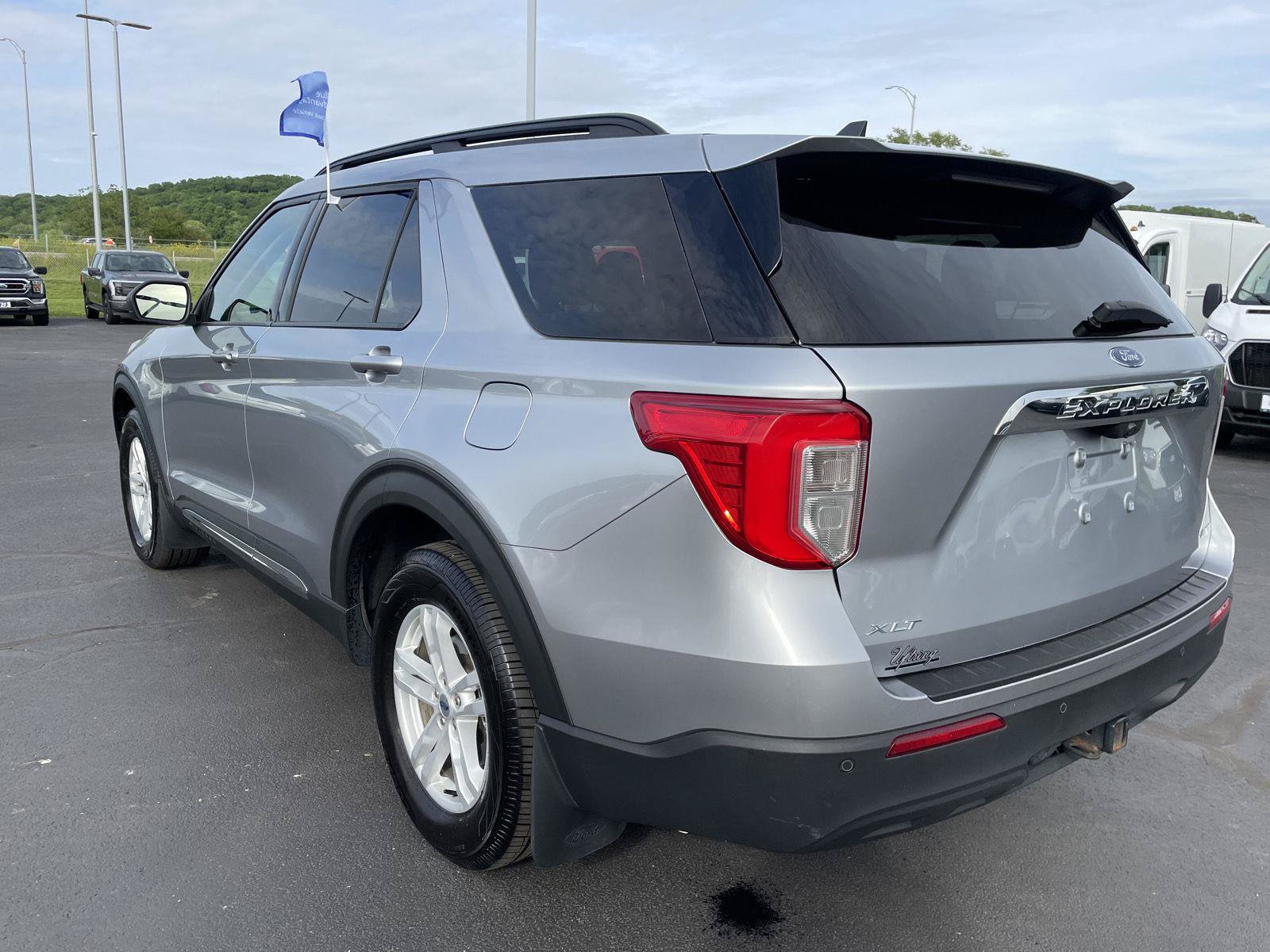 Certified 2022 Ford Explorer XLT w/ Class IV Trailer Tow Package AWD/4WD image 3