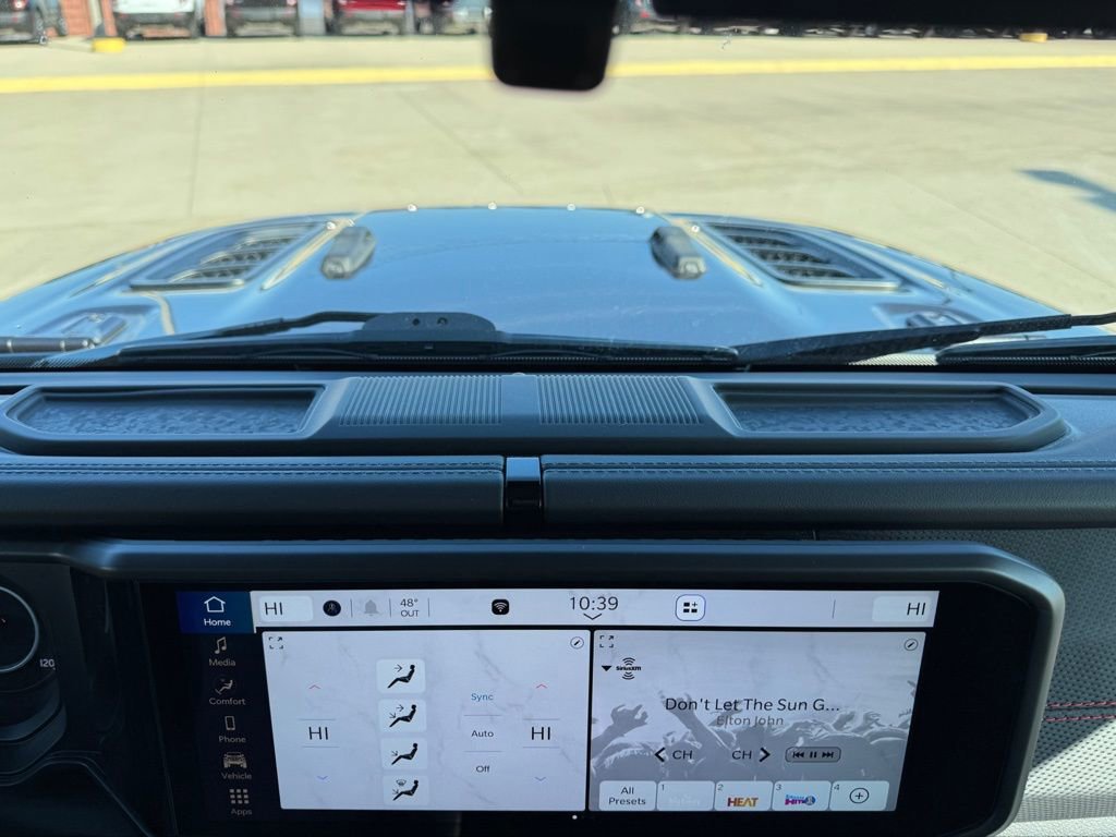 Used 2025 Jeep Wrangler Unlimited Rubicon AWD/4WD image 17