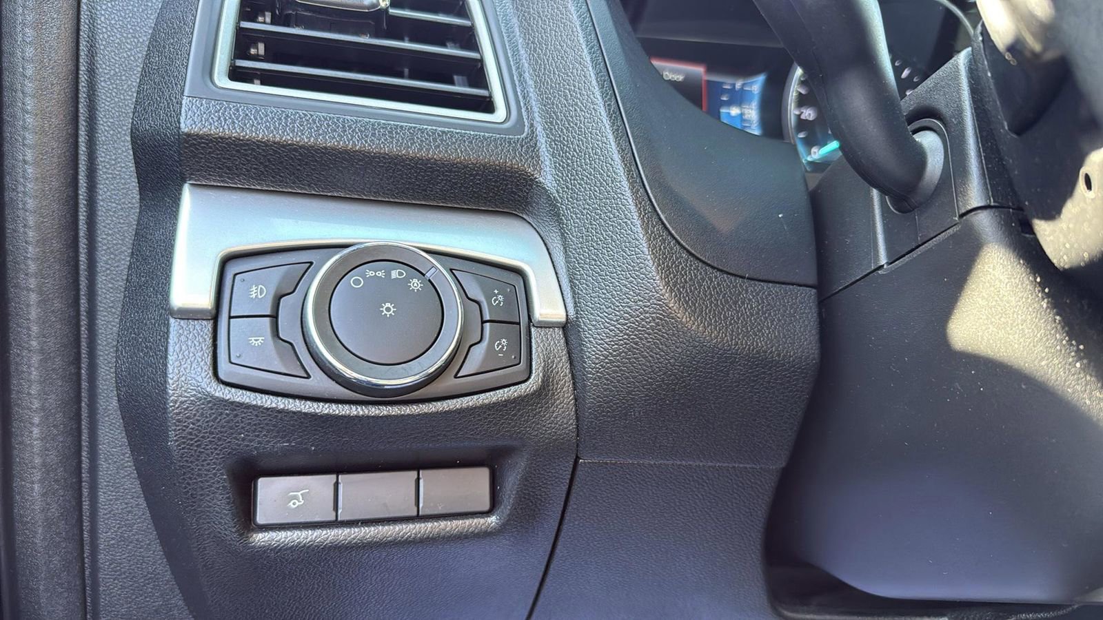 Certified 2017 Ford Explorer XLT w/ Equipment Group 202A image 18