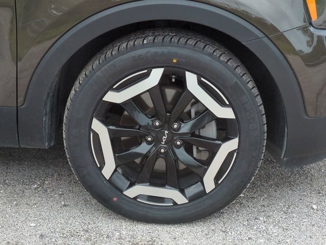 Used 2023 Kia Telluride EX w/ EX Captain's Chair Package AWD/4WD image 11
