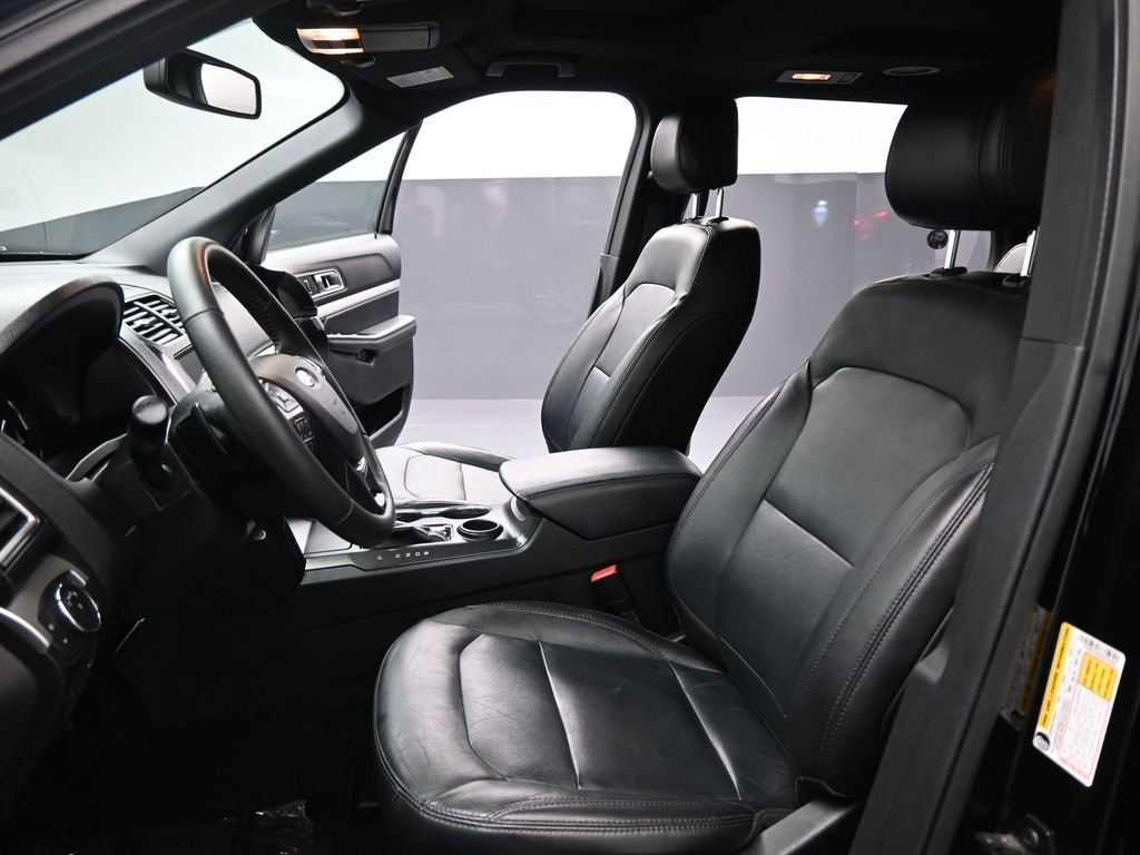 Certified 2017 Ford Explorer XLT w/ Equipment Group 202A image 10