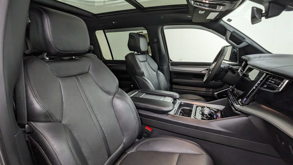 Used 2023 Jeep Wagoneer Series II AWD/4WD image 43