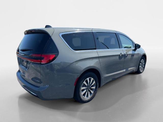 Used 2023 Chrysler Pacifica Touring-L FWD image 3