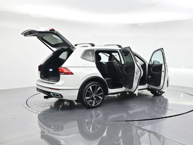 Used 2023 Volkswagen Tiguan SEL R-Line AWD/4WD image 46