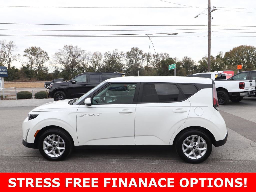Used 2025 Kia Soul LX w/ LX Technology Package image 2