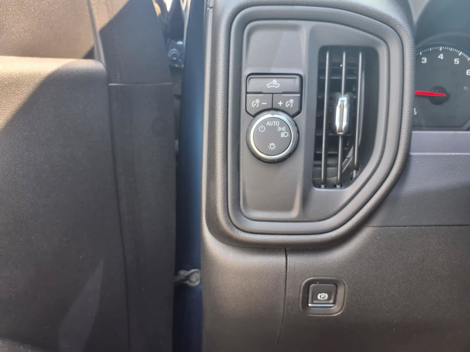 Used 2020 Chevrolet Silverado 1500 Custom w/ Custom Value Package RWD image 14