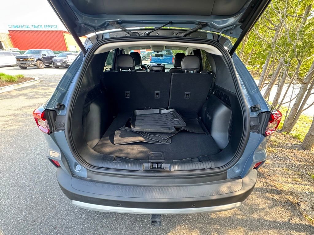 Certified 2025 Ford Escape SE w/ Class II Trailer Tow Package FWD image 5