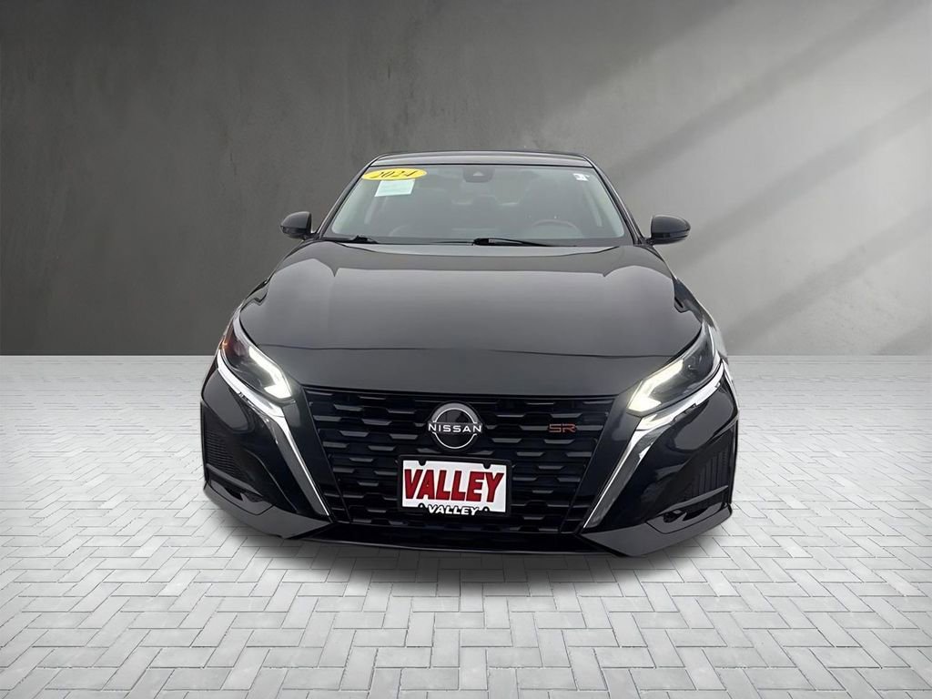 Used 2024 Nissan Altima 2.5 SR image 2