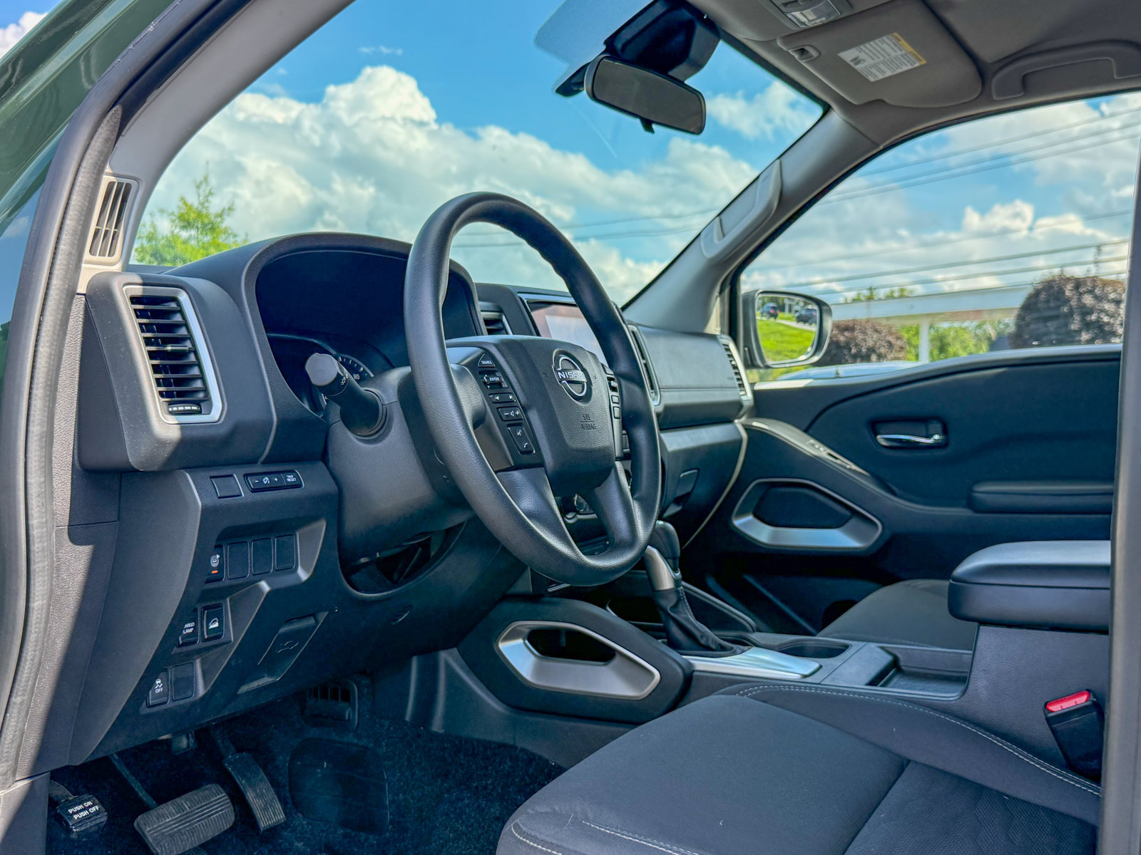 Used 2024 Nissan Frontier SV w/ Technology Package AWD/4WD image 14