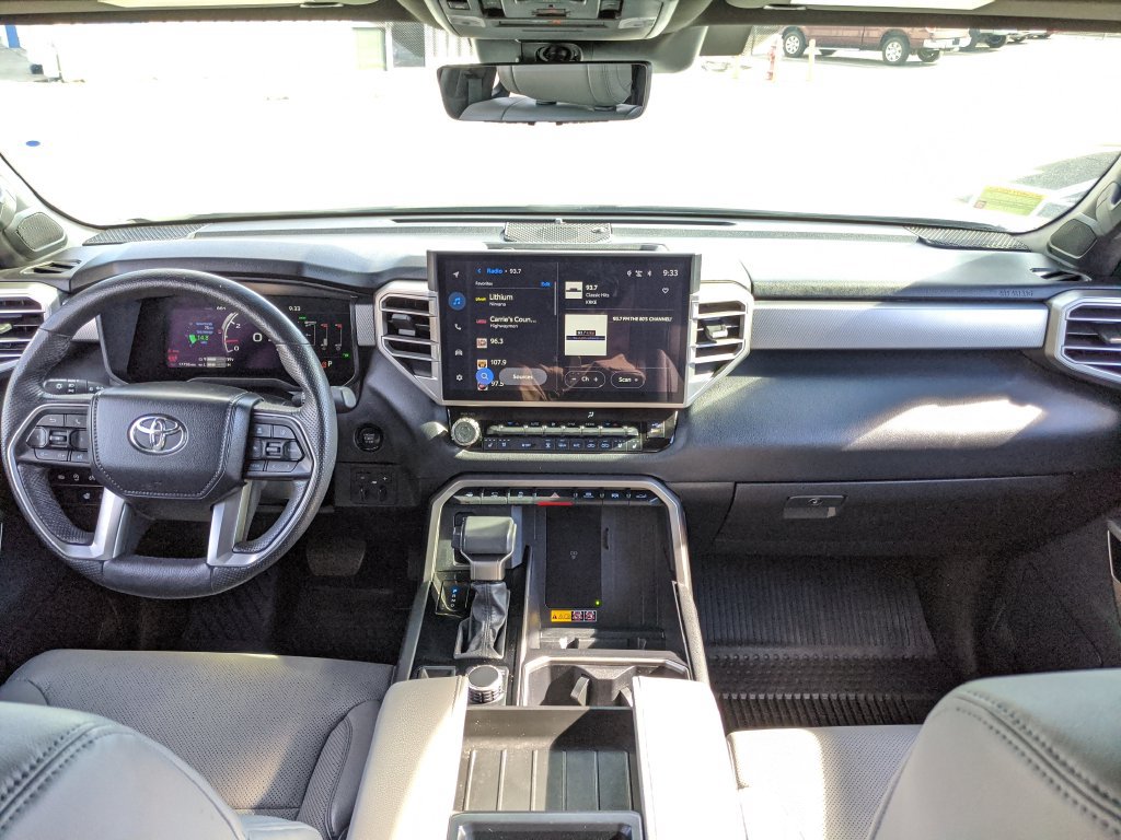 Used 2025 Toyota Tundra Limited AWD/4WD image 7