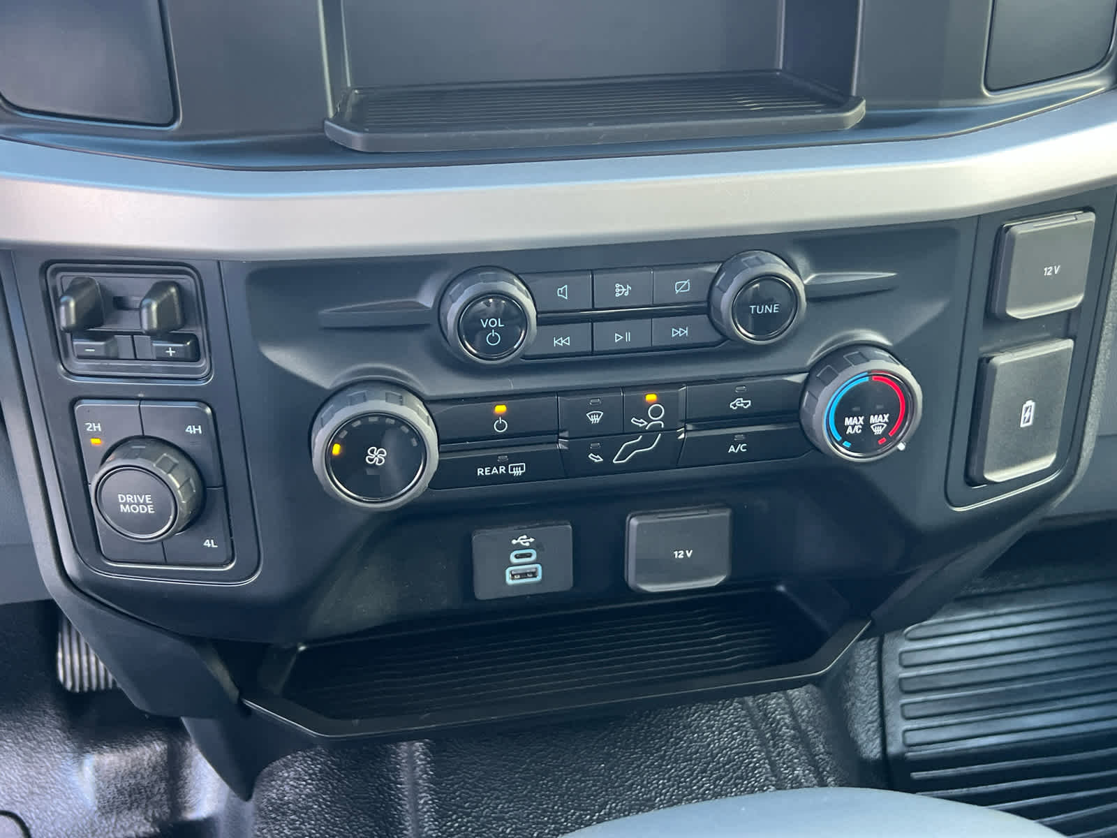 Certified 2024 Ford F450 XL w/ Snow Plow Prep Package image 35