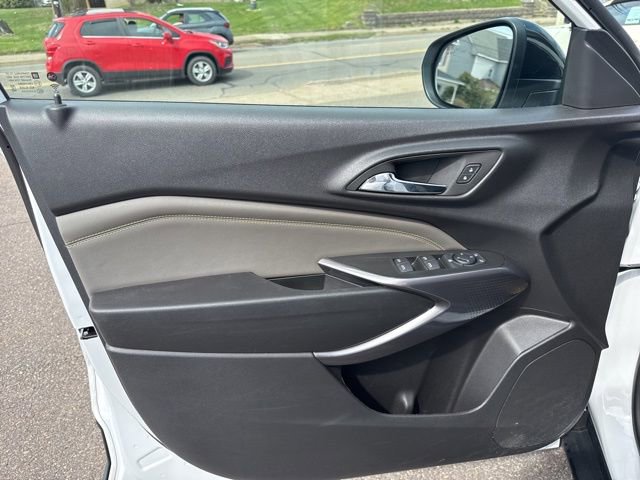 Used 2025 Chevrolet Trax ACTIV w/ Sunroof Package image 14