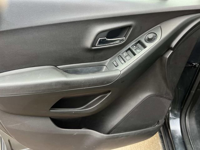 Used 2017 Chevrolet Trax LT w/ LT Convenience Package image 15