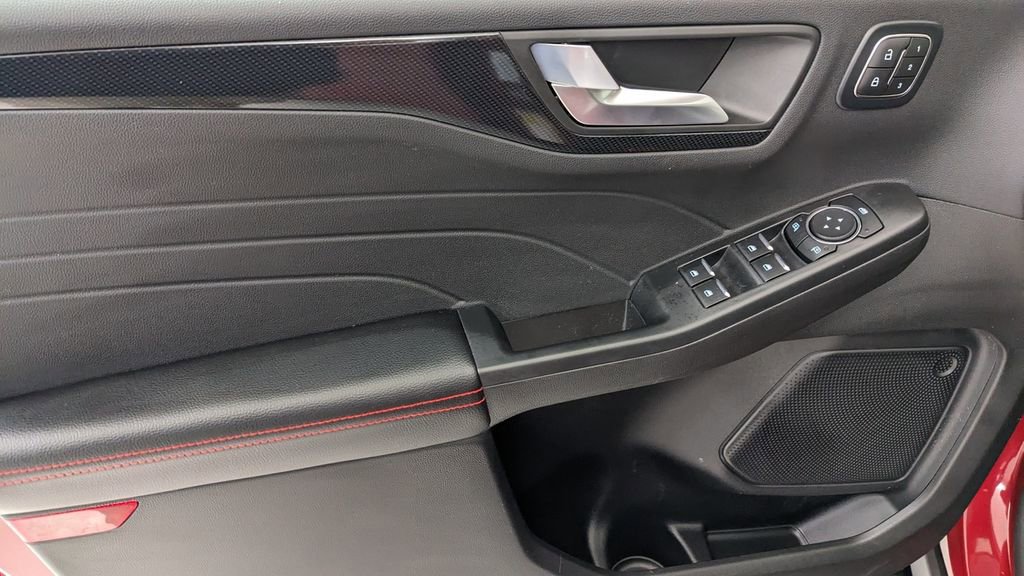 Certified 2025 Ford Escape ST-Line Elite image 26