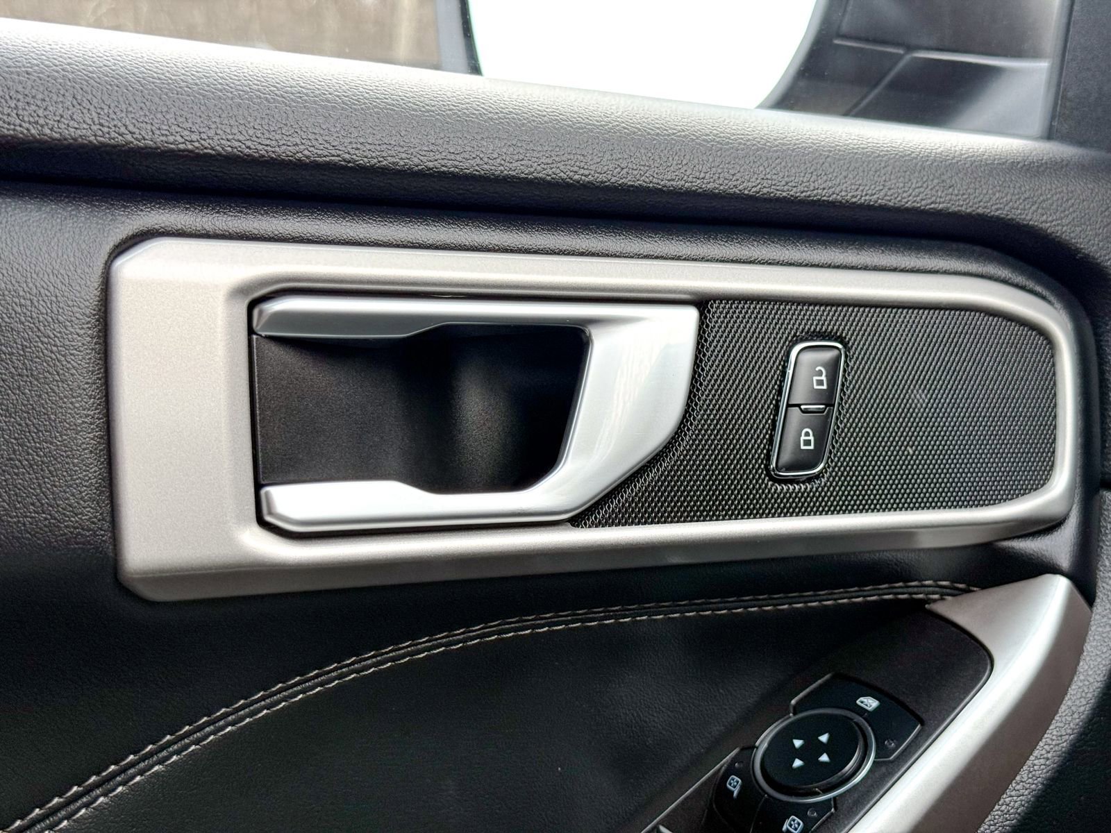 Certified 2023 Ford Explorer XLT image 33