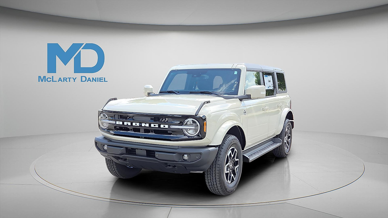 Certified 2025 Ford Bronco Outer Banks AWD/4WD image 2