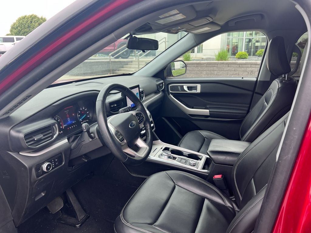 Certified 2023 Ford Explorer XLT w/ Equipment Group 202A AWD/4WD image 9