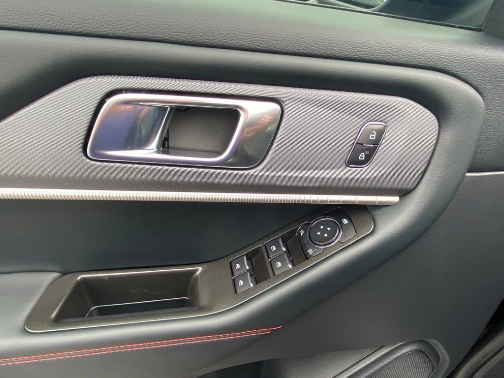 Certified 2025 Ford Explorer ST-Line image 11