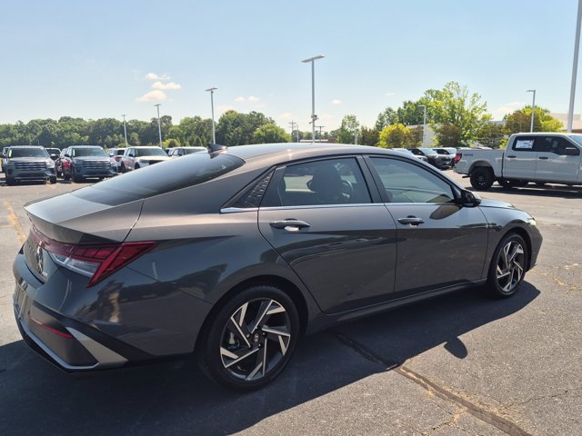 Used 2024 Hyundai Elantra Limited FWD image 4