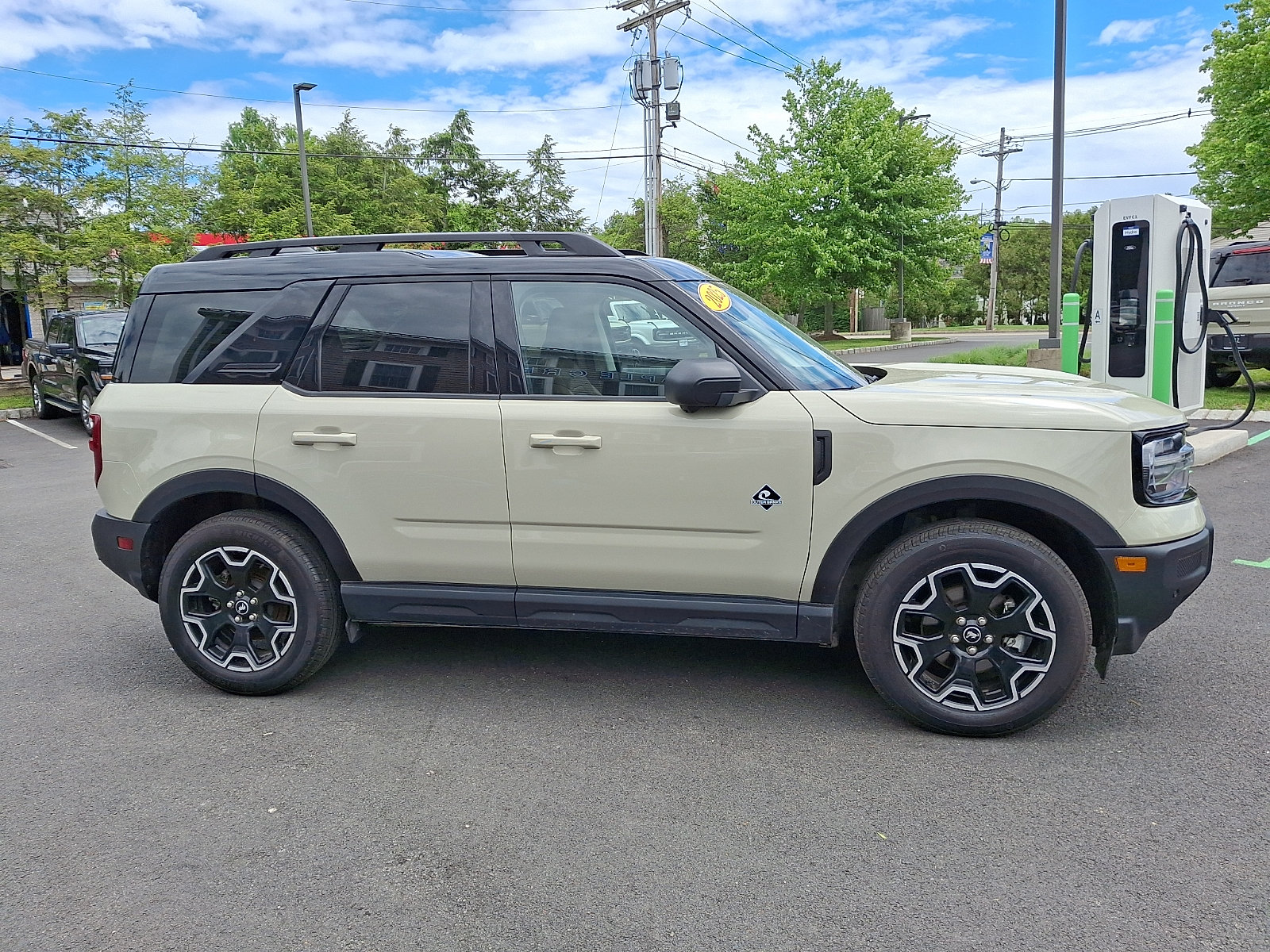 Certified 2025 Ford Bronco Sport Outer Banks w/ Outer Banks Tech Package+ AWD/4WD image 4