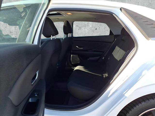 Used 2021 Hyundai Elantra SEL w/ Convenience + Premium Package image 14