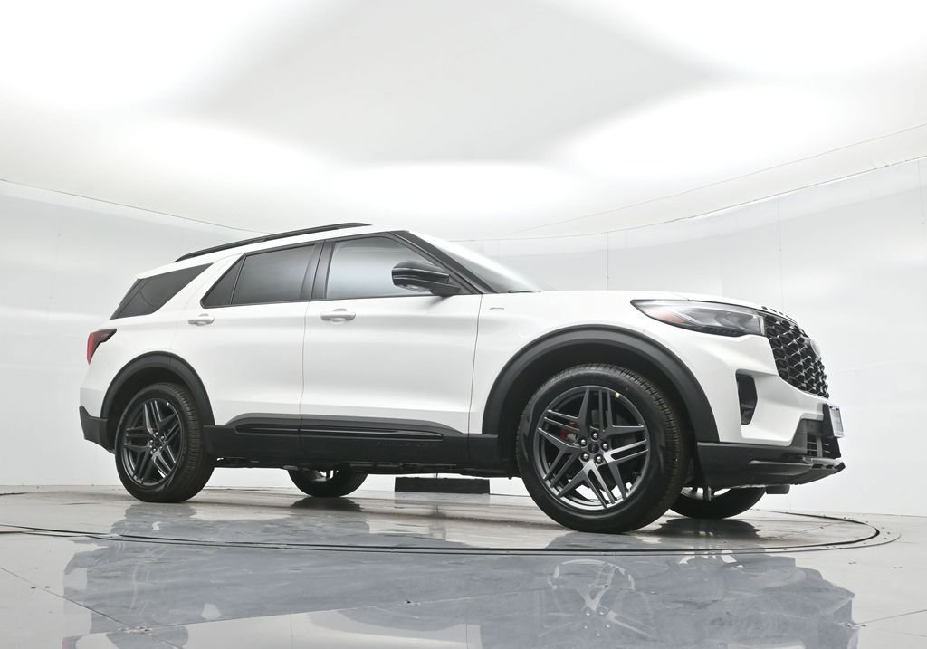 Certified 2025 Ford Explorer ST-Line w/ Premium Package image 4
