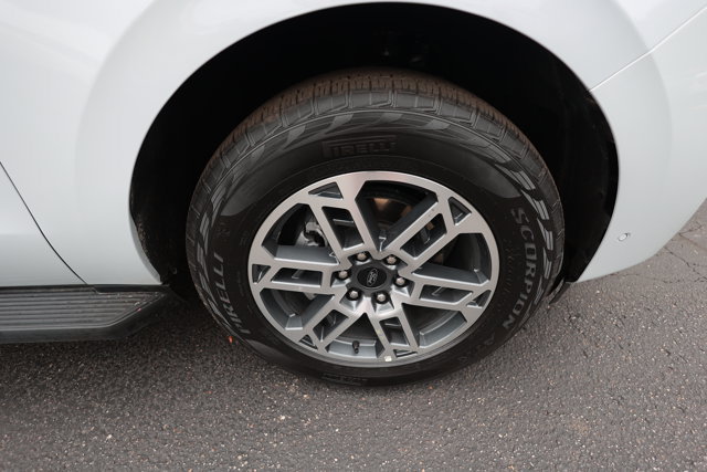 Certified 2025 Ford Expedition Active AWD/4WD image 4